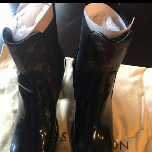 Louie Vuitton. FLASH - Picture 3 of 6